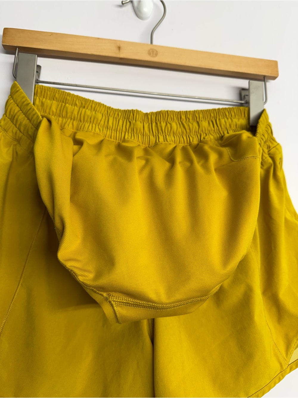 Lululemon Hotty Hot Short II *Long 4" Honeycomb Size 10 Yellow - Picture 4 of 6